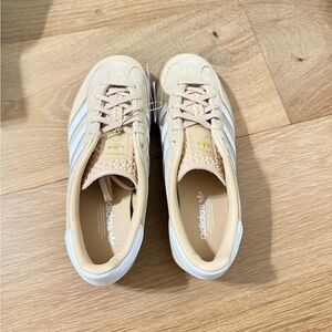 Adidas Gazelle indoor women's shoe IH5482 Gum/White/Magic Beige size 6